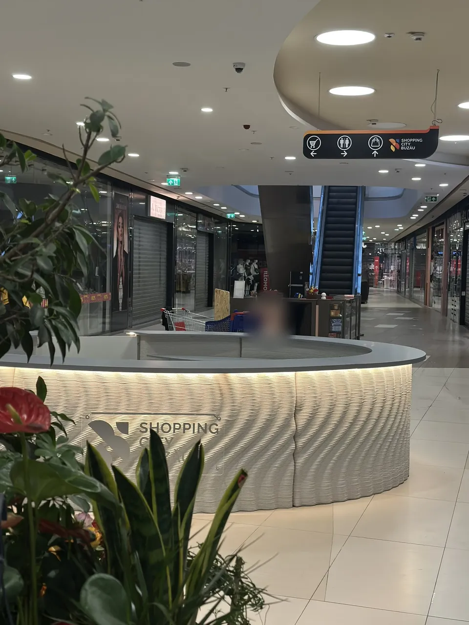 The finished desk in the shopping centre