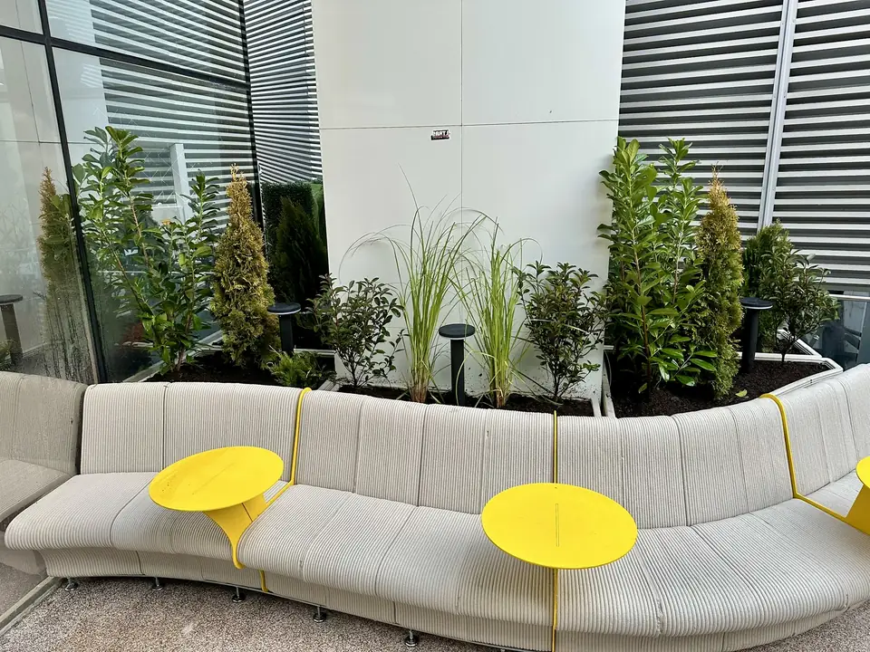 Curved modular bench with built-in tables